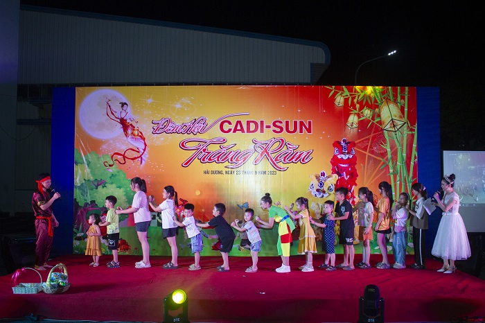 Hàng trăm em nhỏ CADI-SUN Hải Dương vui hội trăng Rằm
